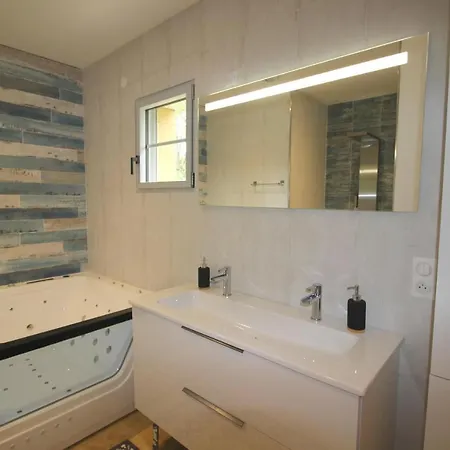 De L'enclos Lavardens