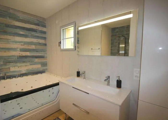 De L'enclos Lavardens