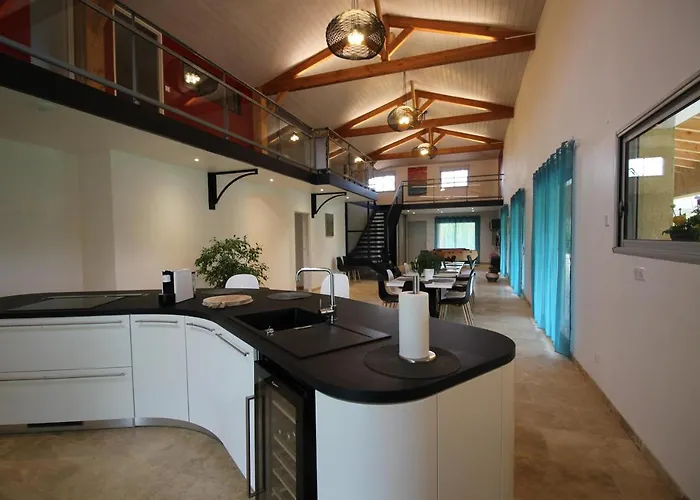 De L'enclos Lavardens