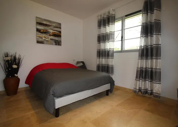 De L'enclos * Lavardens